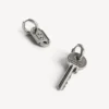 Aretes Neverlost para hombre en plata antigua