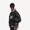 Balenciaga para hombre | Bolso cruzado Explorer en colaboración con la NBA en negro/blanco/rojo bermellón Balenciaga para hombre | Bolso cruzado Explorer en colaboración con la NBA en negro/blanco/rojo bermellón