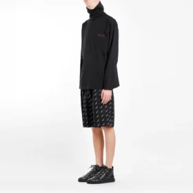 Balenciaga para hombre con logotipo bordado, media cremallera y cuello alto, negro 486144TWK521000 Balenciaga para hombre con logotipo bordado, media cremallera y cuello alto, negro 486144TWK521000