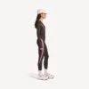 Blusa ajustada de manga larga para mujer estilo «techwear» en color marrón caqui/rosa neón Blusa ajustada de manga larga para mujer estilo «techwear» en color marrón caqui/rosa neón