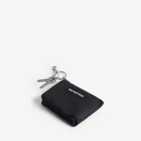 Bolsa con cremallera y dije para hombre en negro