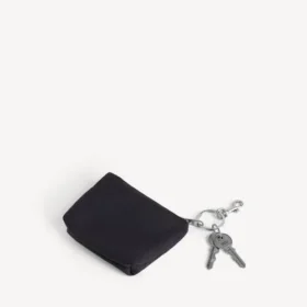 Bolsa con cremallera y dije para hombre en negro