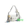 Bolso bandolera pequeño Le Cagole con efecto usado y dijes «Blanco» 7716402AA7A9000