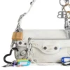Bolso bandolera pequeño Le Cagole con efecto usado y dijes «Blanco» 7716402AA7A9000
