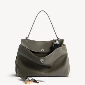 Bolso de mano estilo Rodeo para mujer, grande, con dijes, en color caqui Bolso de mano estilo Rodeo para mujer, grande, con dijes, en color caqui
