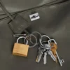 Bolso de mano estilo Rodeo para mujer, grande, con dijes, en color caqui Bolso de mano estilo Rodeo para mujer, grande, con dijes, en color caqui