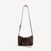 Bolso mensajero con solapa City para hombre, tamaño pequeño, en color espresso claro Bolso mensajero con solapa City para hombre, tamaño pequeño, en color espresso claro