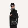 Bolso mensajero con solapa Le City para hombre, tamaño pequeño, en negro Bolso mensajero con solapa Le City para hombre, tamaño pequeño, en negro