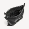 Bolso shopper para hombre con bolsa protectora y correa cruzada, mediano, en negro Bolso shopper para hombre con bolsa protectora y correa cruzada, mediano, en negro