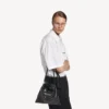 Bolso shopper para hombre con bolsa protectora y correa cruzada, mediano, en negro Bolso shopper para hombre con bolsa protectora y correa cruzada, mediano, en negro