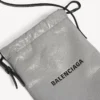 Bolso shopper para hombre con soporte para celular en gris Balenciaga Bolso shopper para hombre con soporte para celular en gris Balenciaga