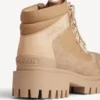 Bota baja de combate para hombre en color arena Bota baja de combate para hombre en color arena