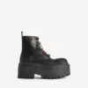 Botines de plataforma «Strike» para mujer con dijes en negro/multicolor Botines de plataforma «Strike» para mujer con dijes en negro/multicolor
