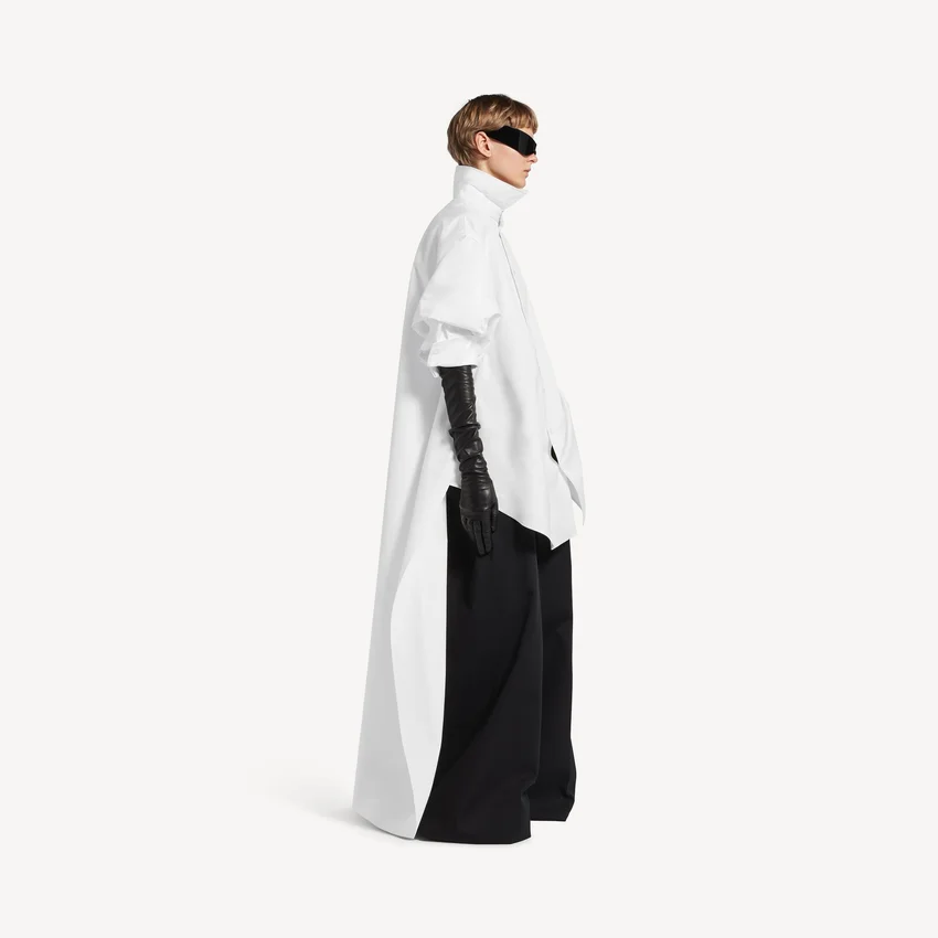 Camisa con cola para mujer en blanco Camisa con cola para mujer en blanco