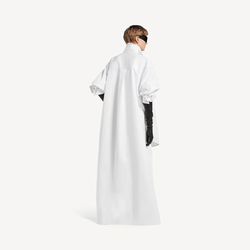 Camisa con cola para mujer en blanco Camisa con cola para mujer en blanco