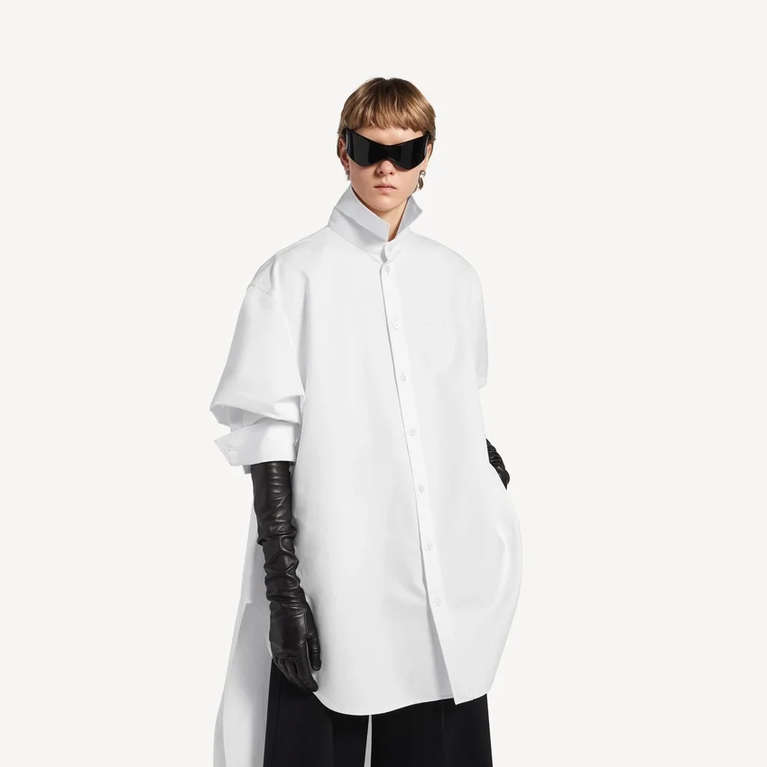 Camisa con cola para mujer en blanco Camisa con cola para mujer en blanco