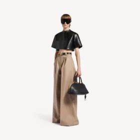 Camiseta corta para mujer en negro