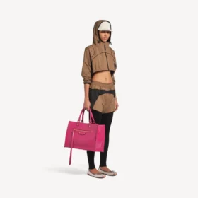 Chaqueta corta técnica para mujer en color camel