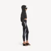 Chaqueta corta técnica para mujer en negro Chaqueta corta técnica para mujer en negro
