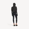 Chaqueta corta técnica para mujer en negro Chaqueta corta técnica para mujer en negro