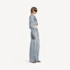 Pantalones de mezclilla para mujer con costuras retorcidas en azul claro decolorado