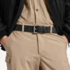Cinturón para hombre con logotipo grabado en relieve en negro Cinturón para hombre con logotipo grabado en relieve en negro
