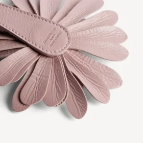 Colgante/llavero de mujer con forma de flor en cuarzo rosa