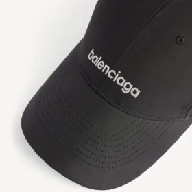 Gorra techwear para hombre en negro