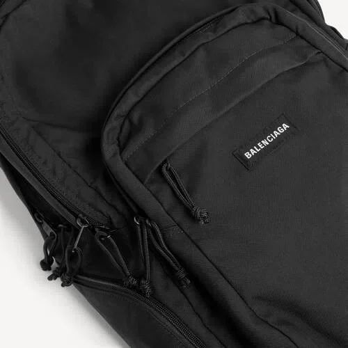 Mochila Explorer de múltiples bolsillos para hombre en negro Mochila Explorer de múltiples bolsillos para hombre en negro
