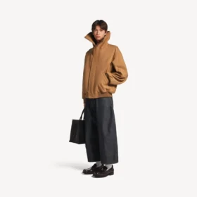 Pantalones de mezclilla con corte curvo para hombre en índigo sin tratar