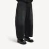 Pantalones de mezclilla curvos para hombre en negro