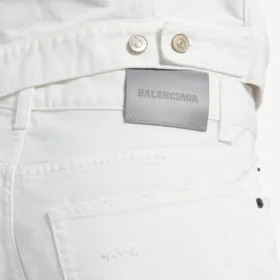 Pantalones de mezclilla de corte ajustado para hombre en blanco