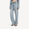 Pantalones de mezclilla para mujer con costuras retorcidas en azul claro decolorado