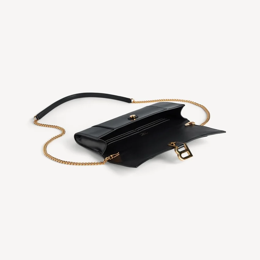Pochette de mujer con forma de Hourglass y cadena en negro Pochette de mujer con forma de Hourglass y cadena en negro