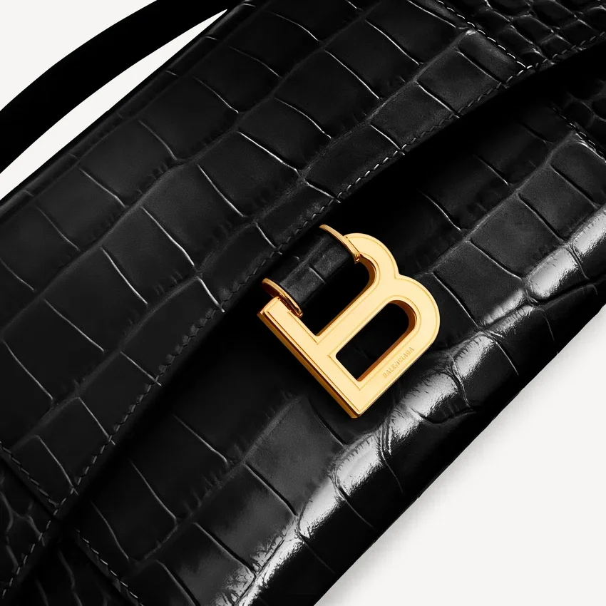 Pochette de mujer con forma de Hourglass y cadena en negro Pochette de mujer con forma de Hourglass y cadena en negro