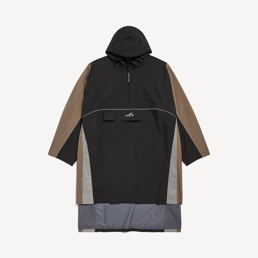 Poncho técnico para hombre en negro Poncho técnico para hombre en negro