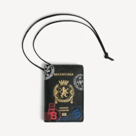 Portatarjetas para pasaporte de hombre con dije en negro/multicolor