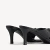 Sandalia urbana para mujer en negro
