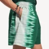Shorts de hombre de corte holgado con estampado «extreme tie dye» en verde/blanco Shorts de hombre de corte holgado con estampado «extreme tie dye» en verde/blanco
