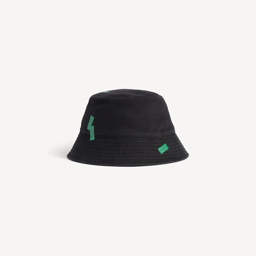 Sombrero de pescador para mujer con pegatinas 520 en negro Sombrero de pescador para mujer con pegatinas 520 en negro