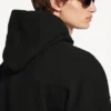 Sudadera con capucha para hombre de corte mediano con diseño «Messy Spray» en negro Sudadera con capucha para hombre de corte mediano con diseño «Messy Spray» en negro