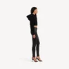 Sudadera con capucha y cremallera corta Techwear para mujer en negro Sudadera con capucha y cremallera corta Techwear para mujer en negro