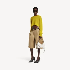 Suéter corto de mujer con cuello redondo en amarillo oscuro Suéter corto de mujer con cuello redondo en amarillo oscuro