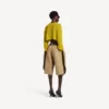 Suéter corto de mujer con cuello redondo en amarillo oscuro Suéter corto de mujer con cuello redondo en amarillo oscuro
