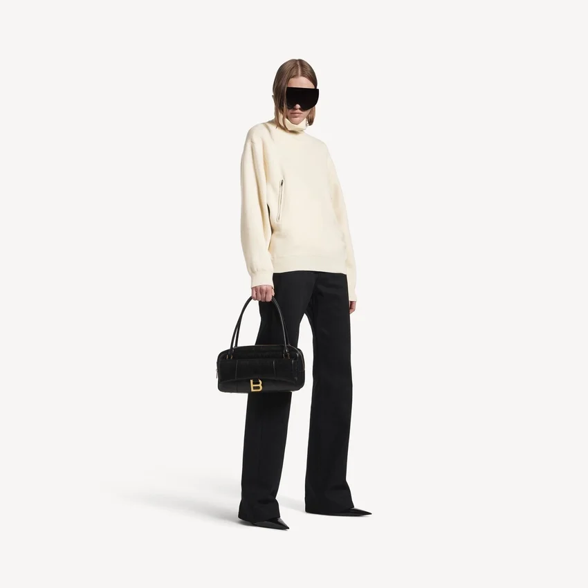 Suéter de cuello alto para mujer, con diseño invertido, en blanco roto Suéter de cuello alto para mujer, con diseño invertido, en blanco roto