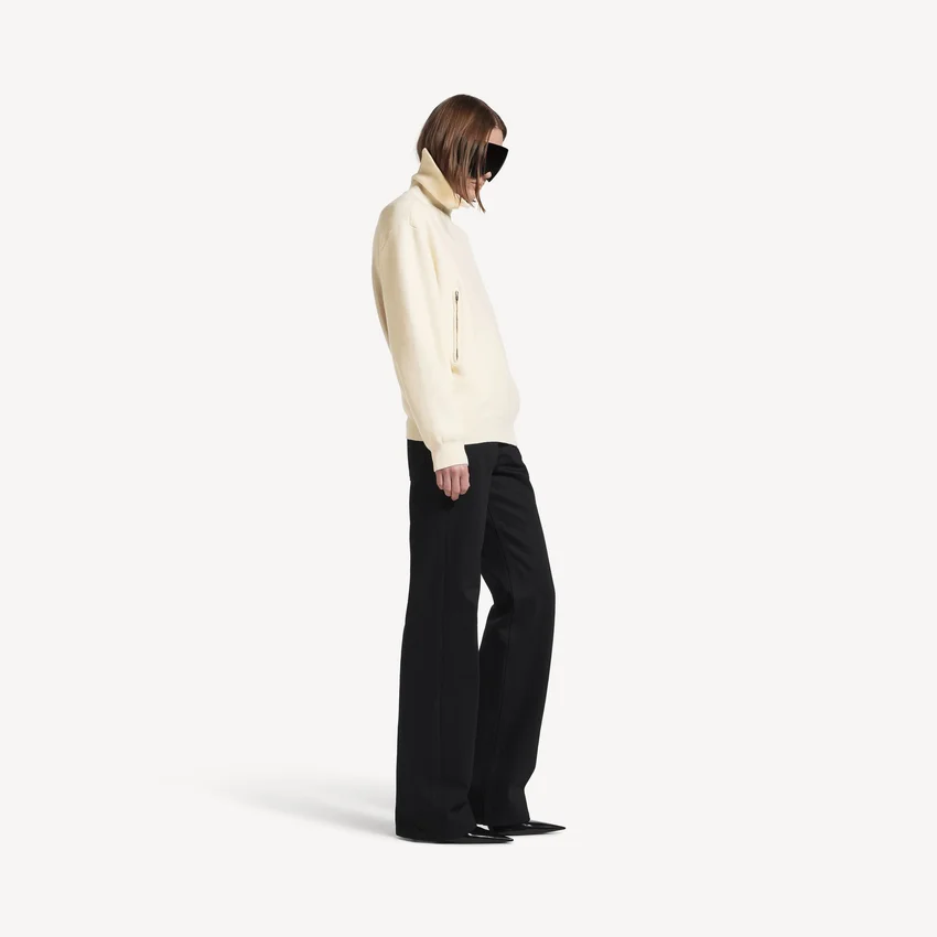 Suéter de cuello alto para mujer, con diseño invertido, en blanco roto Suéter de cuello alto para mujer, con diseño invertido, en blanco roto