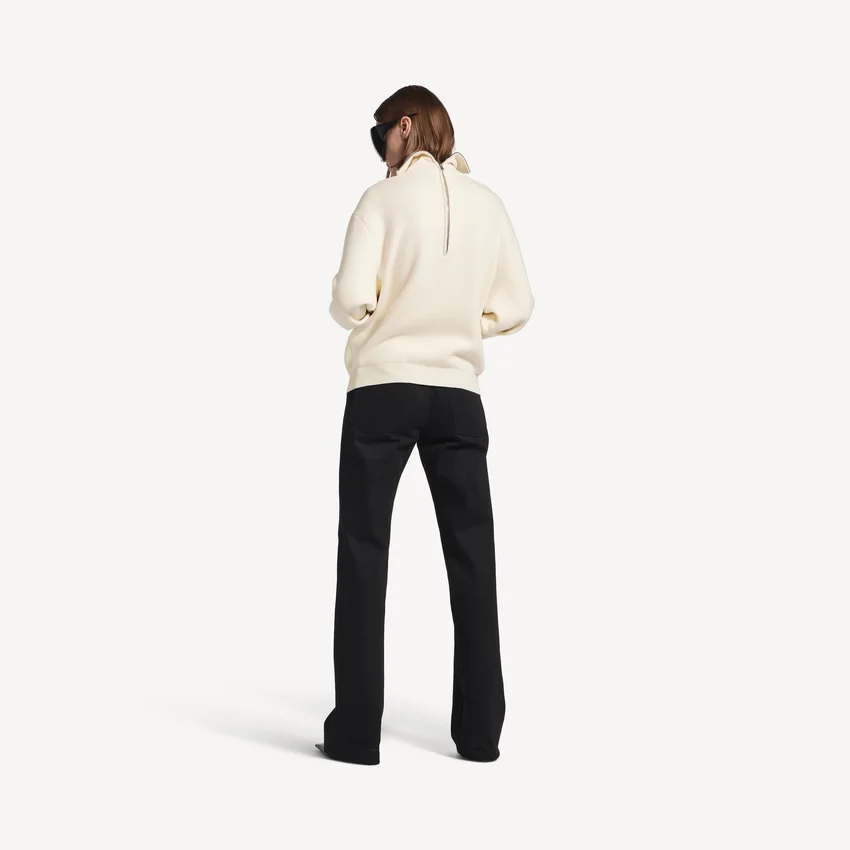 Suéter de cuello alto para mujer, con diseño invertido, en blanco roto Suéter de cuello alto para mujer, con diseño invertido, en blanco roto