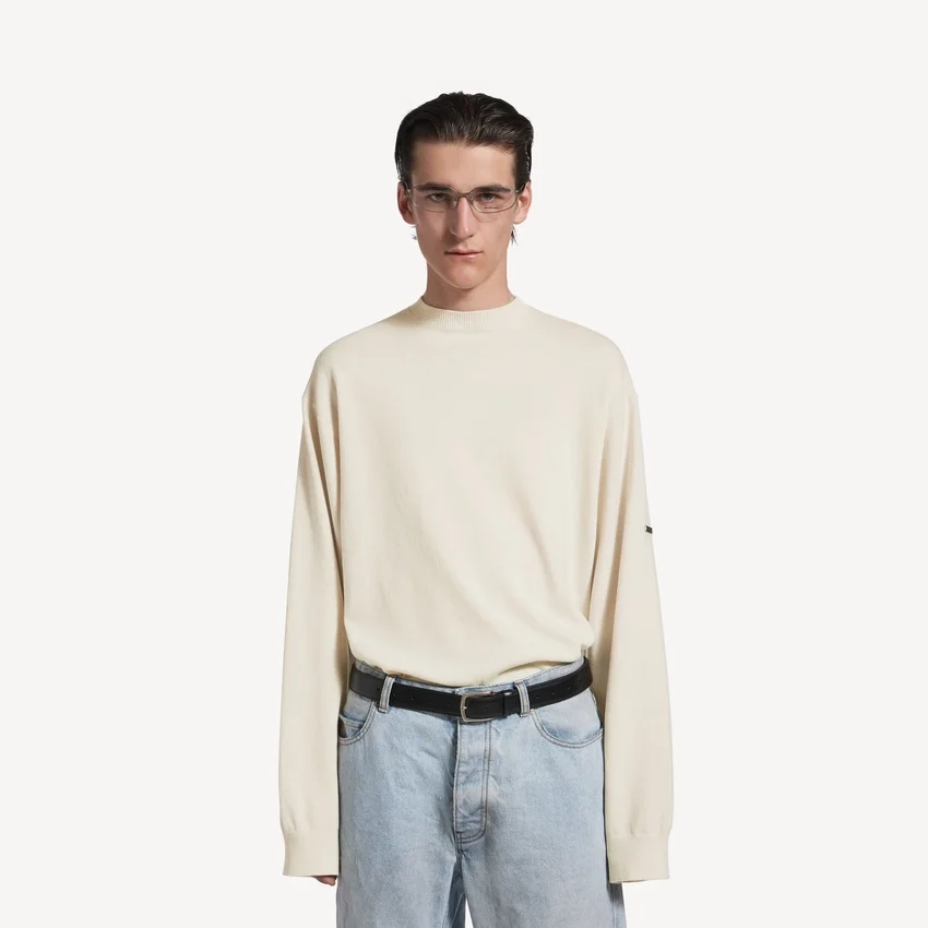 Suéter de cuello redondo para hombre en color crema Suéter de cuello redondo para hombre en color crema