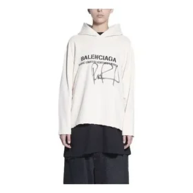 Suéter de hombre Balenciaga x RuPaul Crossover FW21 con estampado de letras, color blanco cremoso 670946TLV569057