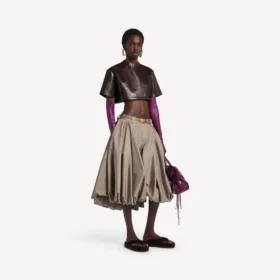 Top supercorto para mujer en color marrón
